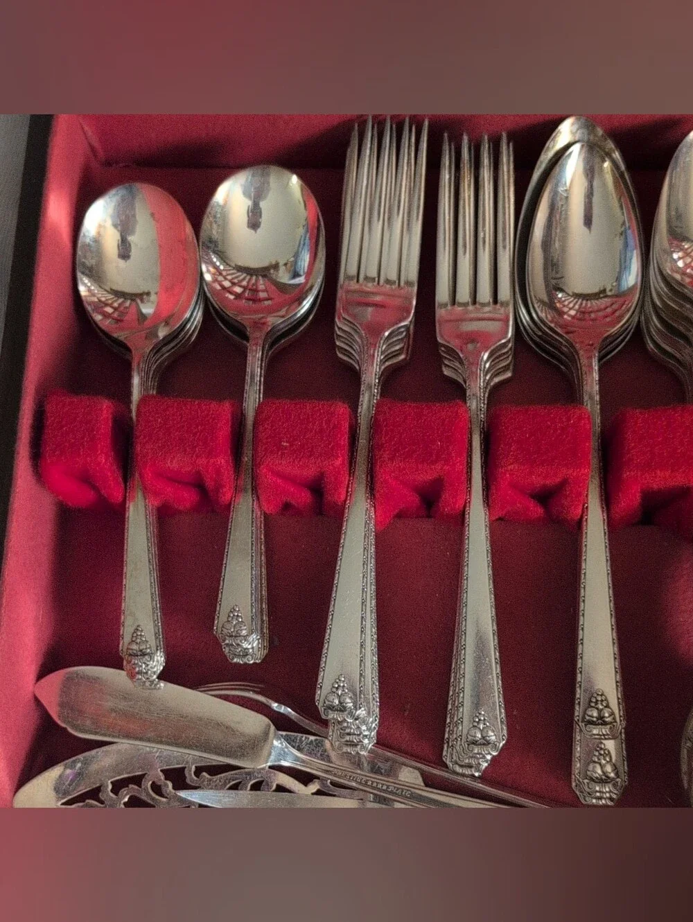Prestige Bordeaux 105 pc Silver Plated